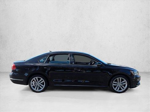 Used 2019 Volkswagen Passat 2.0T Wolfsburg image 4