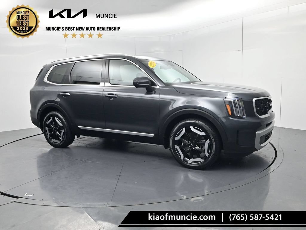 Used 2024 Kia Telluride EX w/ EX Captain's Chair Package AWD/4WD image 1