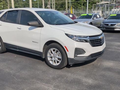 Used 2022 Chevrolet Equinox LS w/ LS Convenience Package FWD image 2