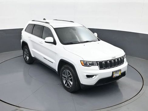 Used 2020 Jeep Grand Cherokee Laredo w/ 18" Wheel & 8.4" Radio Group AWD/4WD image 15