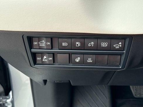 Used 2024 Toyota Tundra Capstone AWD/4WD image 32
