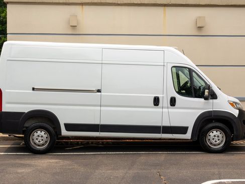 Used 2023 RAM ProMaster 2500 FWD image 12