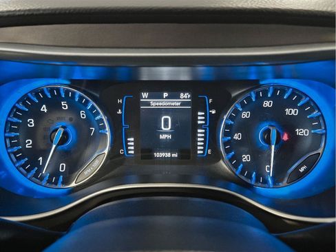 Used 2019 Chrysler Pacifica L FWD image 15