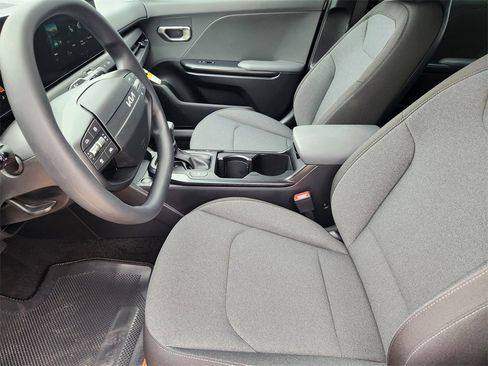 New 2025 Kia K4 LX image 9