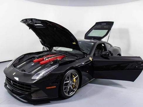 Used 2014 Ferrari F12 Berlinetta RWD image 32