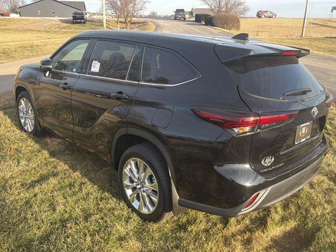 New 2026 Toyota Highlander Limited image 6
