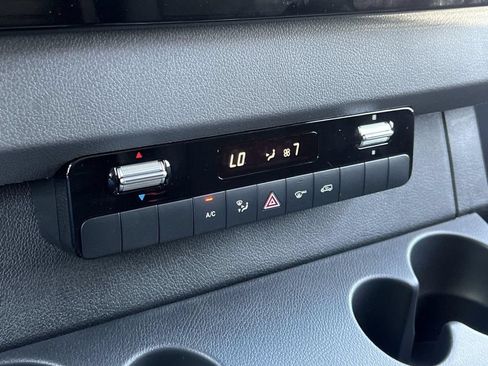 Used 2025 Mercedes-Benz Sprinter 2500 image 19
