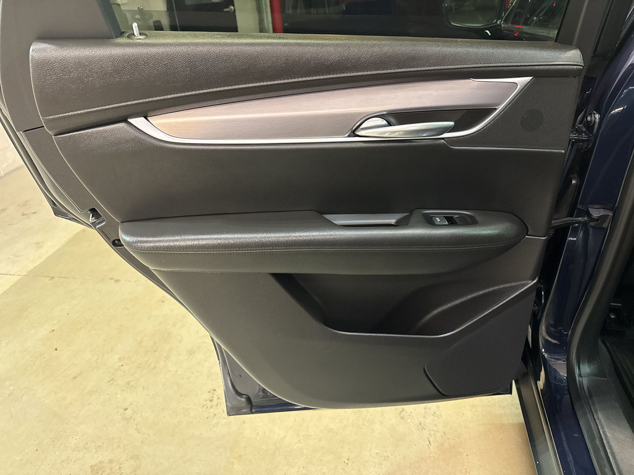 Used 2017 Cadillac XT5 Premium Luxury w/ Driver Assist Package AWD/4WD image 31