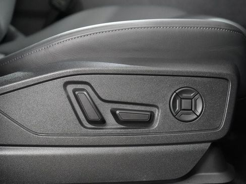 Used 2025 Audi Q5 Premium w/ Convenience Package AWD/4WD image 35
