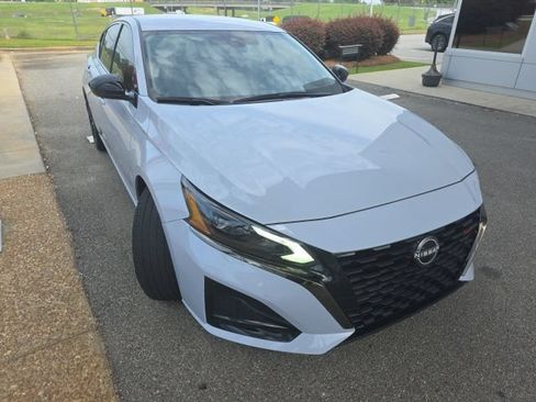 Used 2023 Nissan Altima 2.5 SR FWD image 4