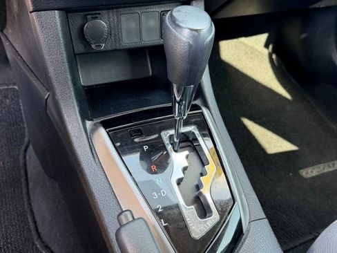 Used 2015 Toyota Corolla L FWD image 19