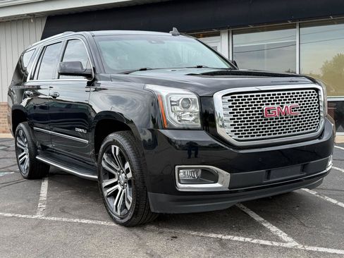Used 2017 GMC Yukon Denali w/ Open Road Package AWD/4WD image 8