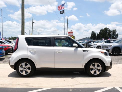 Used 2018 Kia Soul FWD image 4