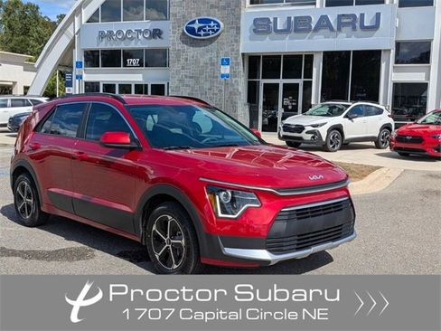 Used 2024 Kia Niro LX image 1