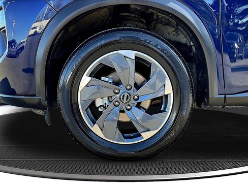 Used 2025 Nissan Rogue SV image 32