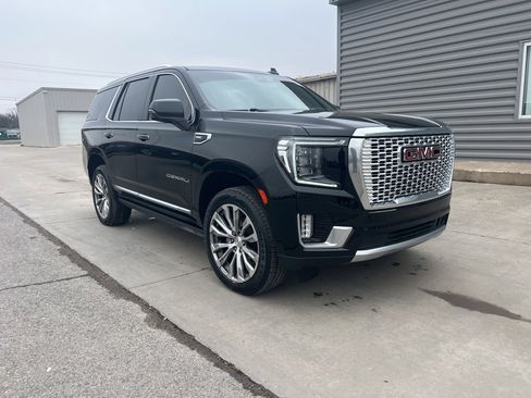 Used 2021 GMC Yukon Denali w/ Denali Premium Package image 3