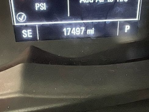 Used 2022 Chevrolet Trax LT w/ Premium Seat Package image 17