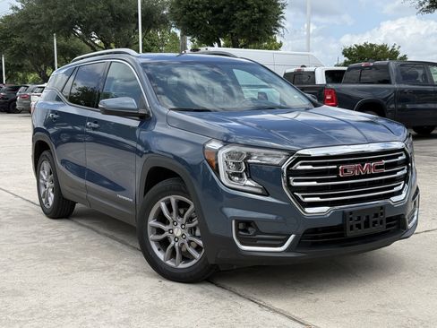 Used 2024 GMC Terrain SLT AWD/4WD image 2
