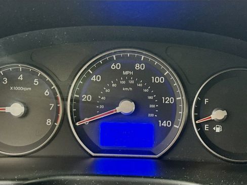 Used 2011 Hyundai Santa Fe GLS image 15