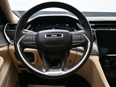 Used 2022 Jeep Grand Cherokee L Limited AWD/4WD image 16