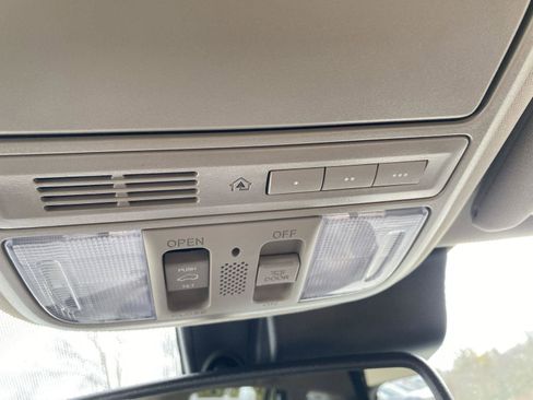 Used 2017 Honda Pilot Touring image 35