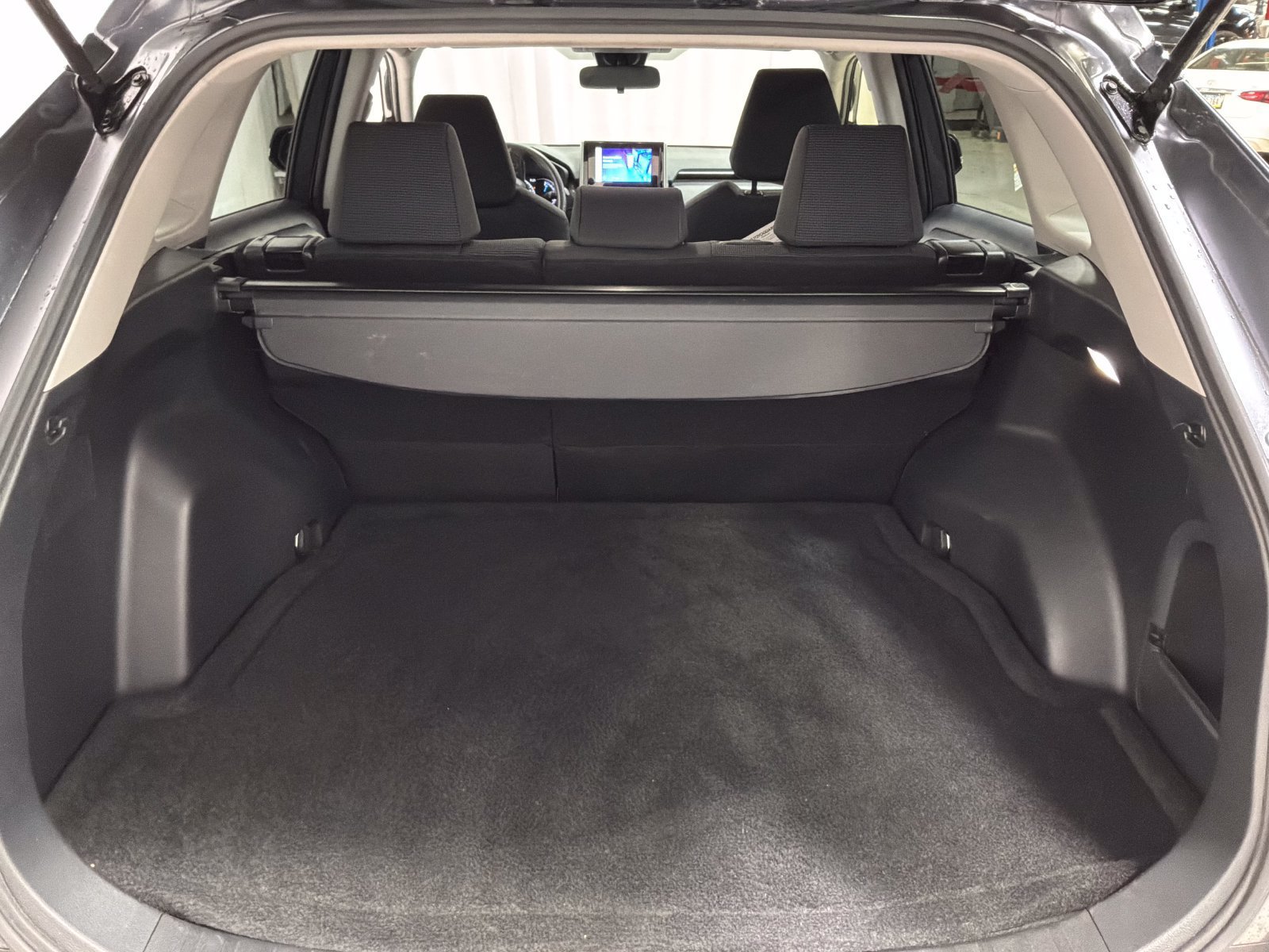 Used 2025 Toyota RAV4 LE AWD/4WD image 25