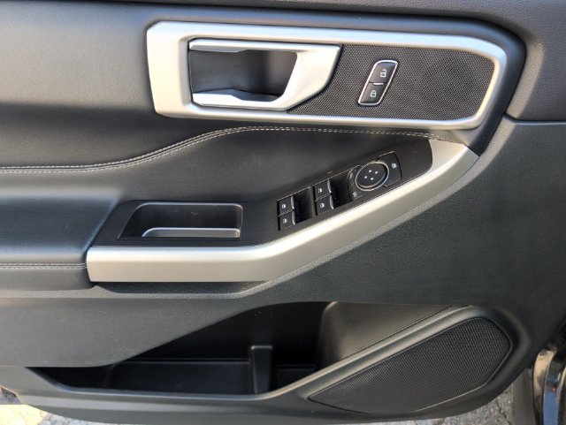 Used 2023 Ford Explorer XLT AWD/4WD image 31