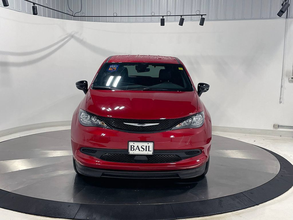 Used 2026 Chrysler Voyager LX FWD image 4