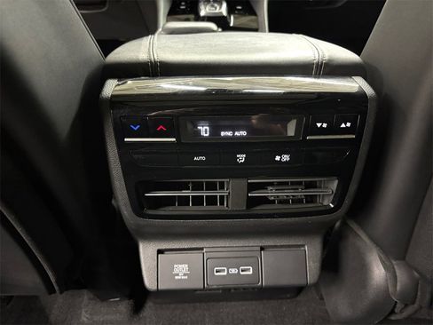 Certified 2022 Acura MDX SH-AWD w/ Technology Package image 30