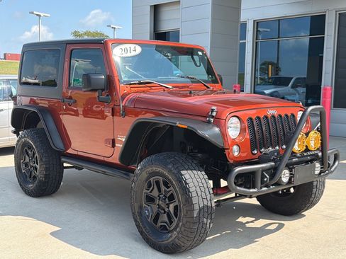 Used 2014 Jeep Wrangler Sahara w/ Connectivity Group AWD/4WD image 2