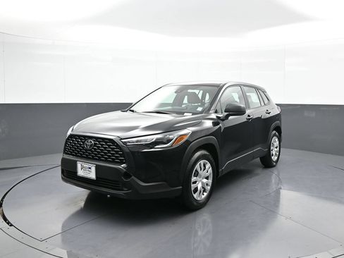 Certified 2022 Toyota Corolla Cross L AWD/4WD image 1