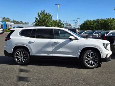 New 2026 GMC Acadia Denali Ultimate AWD/4WD image 3