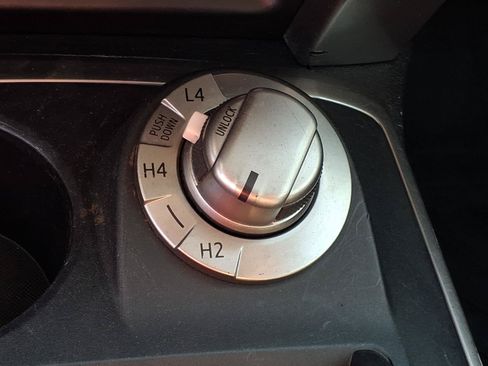 Used 2014 Toyota 4Runner SR5 AWD/4WD image 9