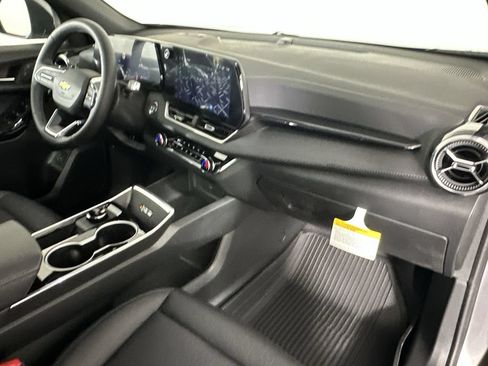 New 2026 Chevrolet Equinox LT w/ Convenience Package II FWD image 28