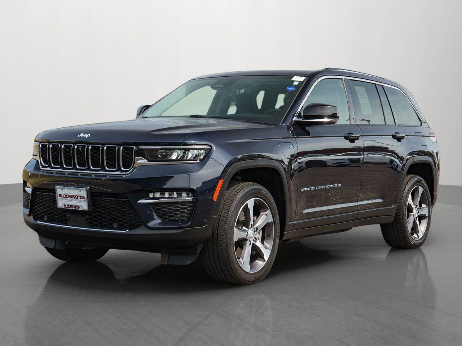 Used 2023 Jeep Grand Cherokee 4WD 4xe w/ Luxury Tech Group II image 3