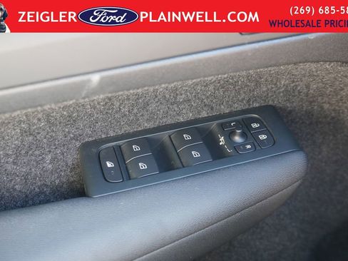 Used 2023 Volvo XC40 B5 Plus w/ Protection Package Premier image 32