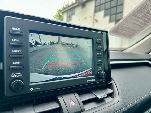 Used 2022 Toyota RAV4 XLE AWD/4WD image 24