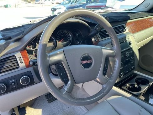 Used 2010 GMC Yukon XL SLT w/ SLT-2 Equipment Package image 9