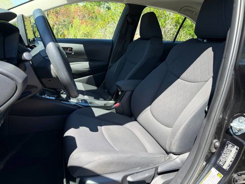 Used 2022 Toyota Corolla LE FWD image 12