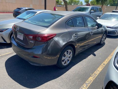 Used 2016 MAZDA MAZDA3 i Sport FWD image 3