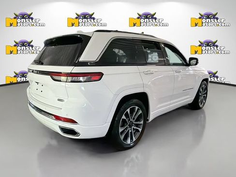 Used 2022 Jeep Grand Cherokee Overland w/ Luxury Tech Group IV AWD/4WD image 4