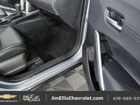 Used 2025 Toyota Corolla Cross XLE FWD image 22