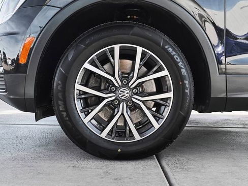 Used 2020 Volkswagen Tiguan SE FWD image 3