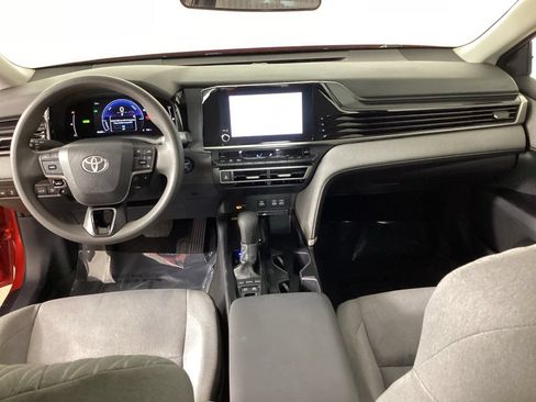 Used 2025 Toyota Camry LE FWD image 33