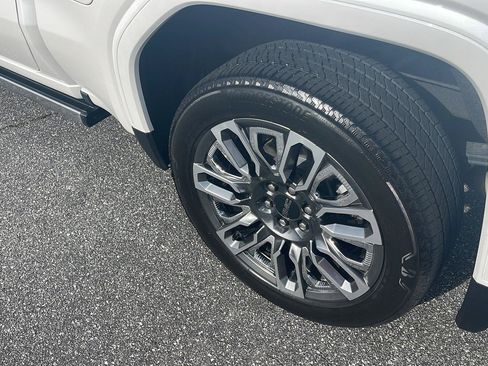 Used 2024 GMC Sierra 1500 Denali Ultimate AWD/4WD image 5