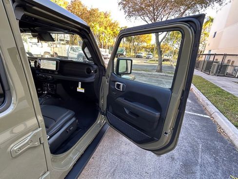 New 2025 Jeep Wrangler Unlimited Rubicon 392 image 37