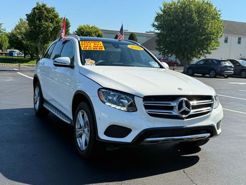 Used 2018 Mercedes-Benz GLC 300 4MATIC w/ Premium Package image 4