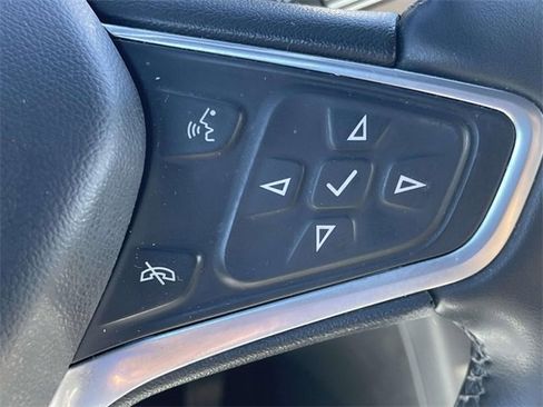 Used 2023 Chevrolet Equinox Premier image 25