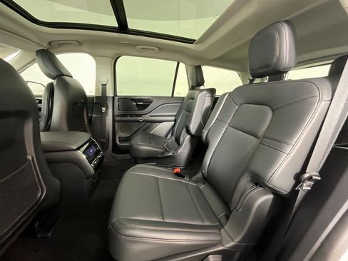 Used 2025 Lincoln Aviator 2WD image 26