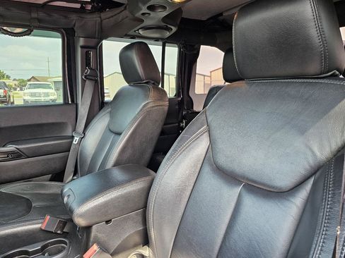 Used 2014 Jeep Wrangler Unlimited Sahara AWD/4WD image 6